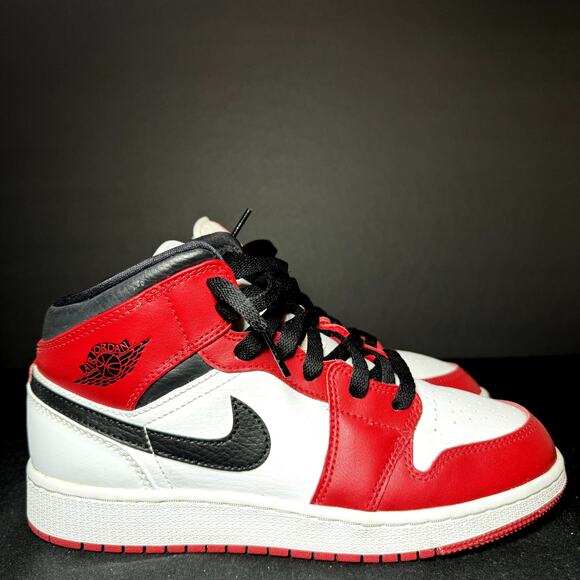 Nike Air Jordan 1 Mid GS Chicago Men's Shoes - Size 5.5 - Picture 1 of 8
